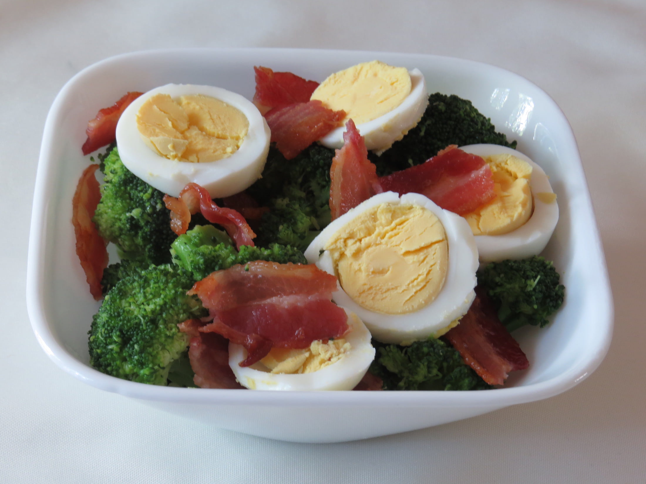 Easy-Bacon-Egg-Broccoli-Bowl