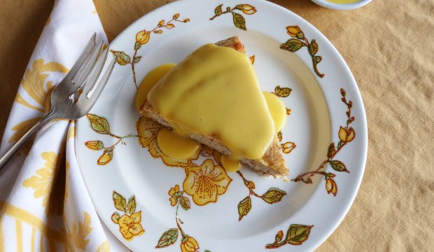 Almond Sponge Cake With Lemon Curd